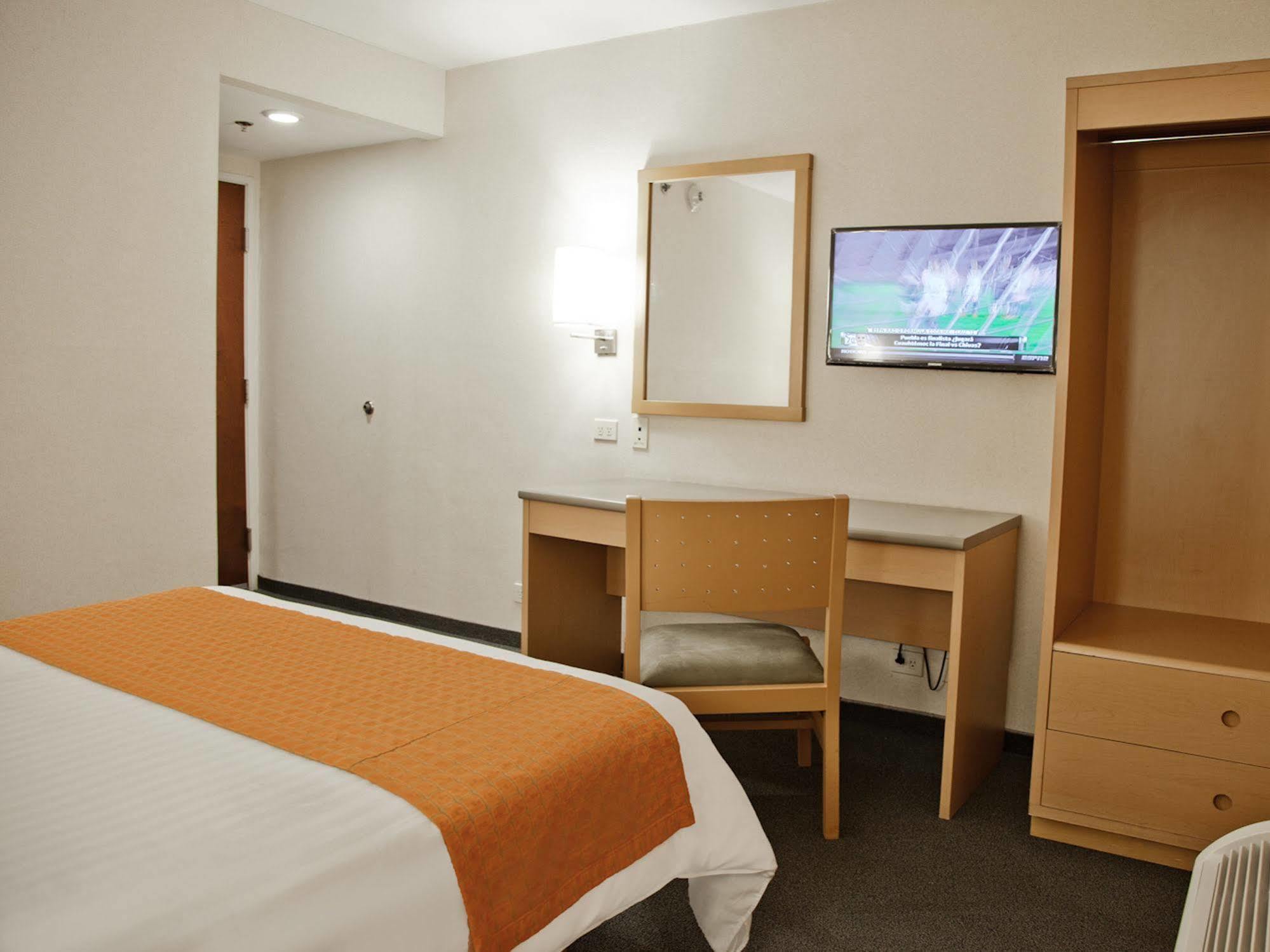 City Express By Marriott Celaya Parque Exterior foto